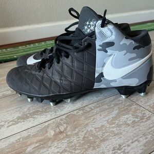 Brand new Nike Field General Pro TD Mens Football Cleats size 10